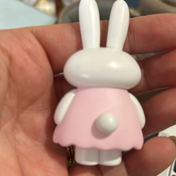 SIMPLY GILDED Vinyl plastic bunny figurine NEW - Picture 5 of 5